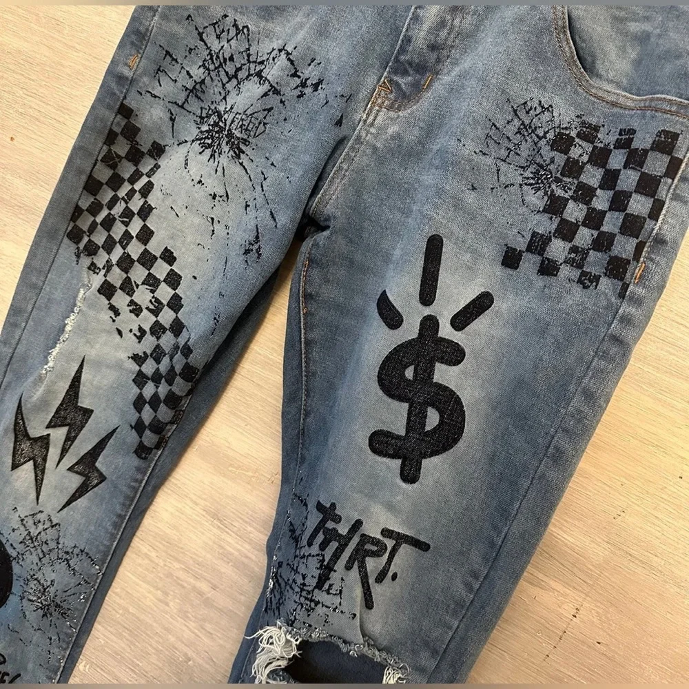 THRT‎ Jeans Graphic Design Ripped Knee Good Condition